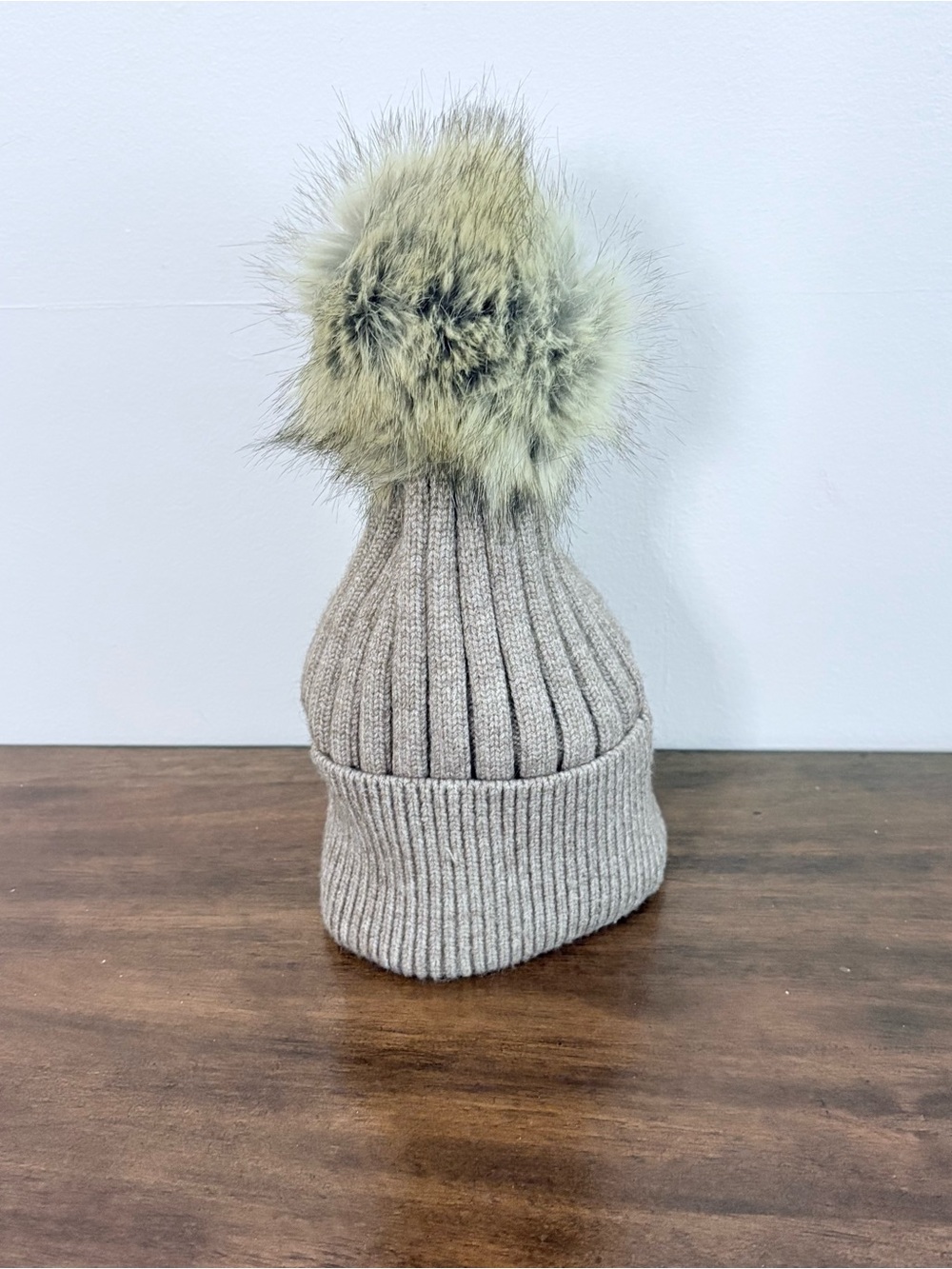 Norla Canada Beige Gray Knit Beanie Hat Pom Acylic Cute Ski Canada Womens OS